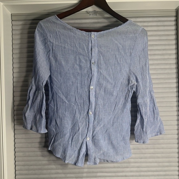 Light blue bell sleeve blouse with buttons down the back J-1 - Picture 2 of 3